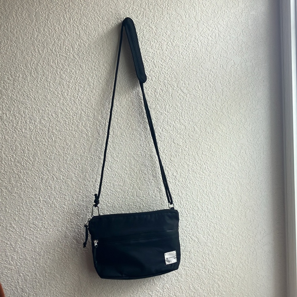 Lululemon Patch Logo Crossbody - Picture 5 of 16
